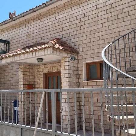 Apartments Soric Оміш Екстер'єр фото