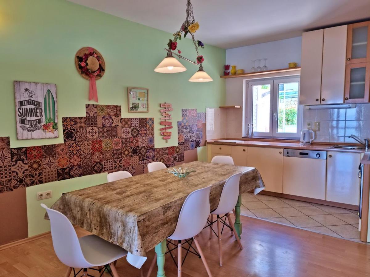 Apartments Soric Оміш Екстер'єр фото
